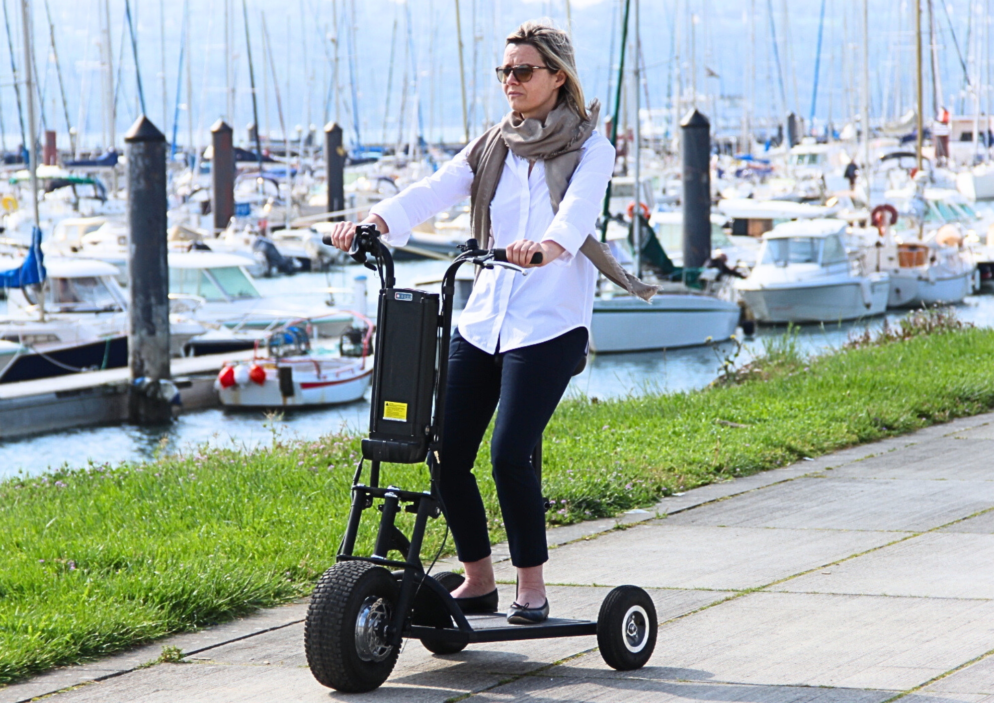 Trottinette Happy Scoot PMR 350W, Trottinette Happy Scoot PMR 800W. Solution de mobilité pour pour personnes à mobilité réduite et séniors.